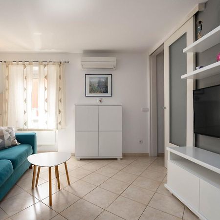 Degrassi Square Apartments (Adults Only) ヴルサル エクステリア 写真