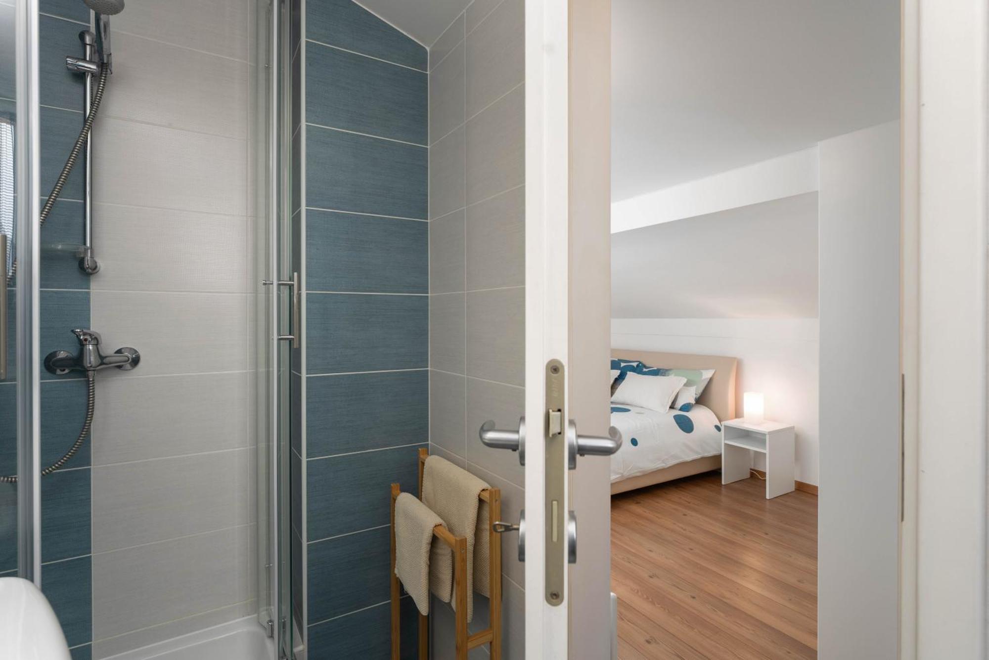 Degrassi Square Apartments (Adults Only) ヴルサル エクステリア 写真