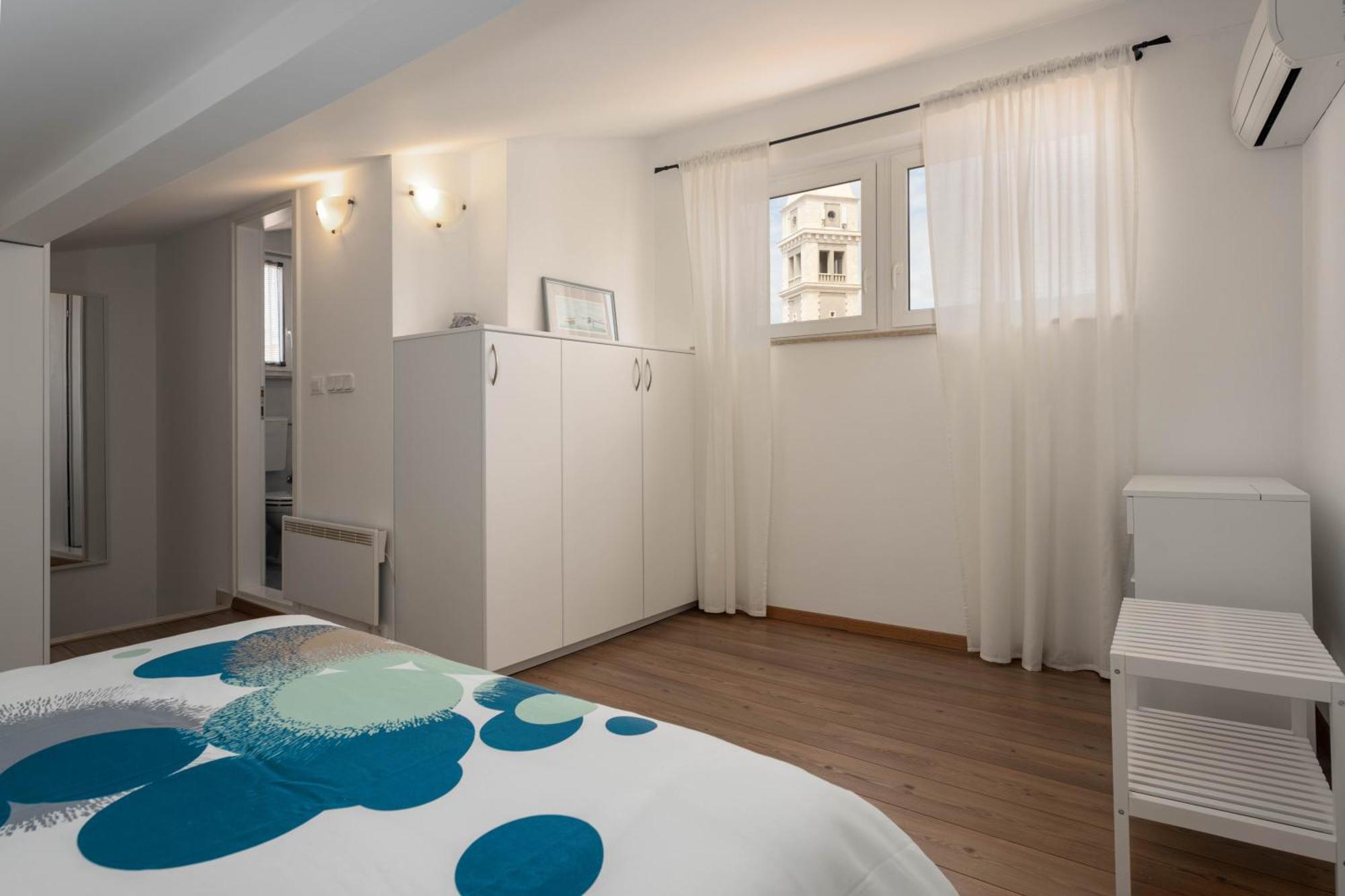Degrassi Square Apartments (Adults Only) ヴルサル エクステリア 写真